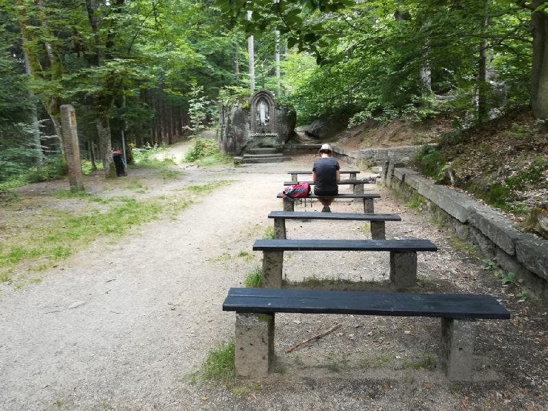 Janovská křížová cesta s pramenem