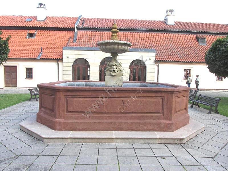 kamenná kašna