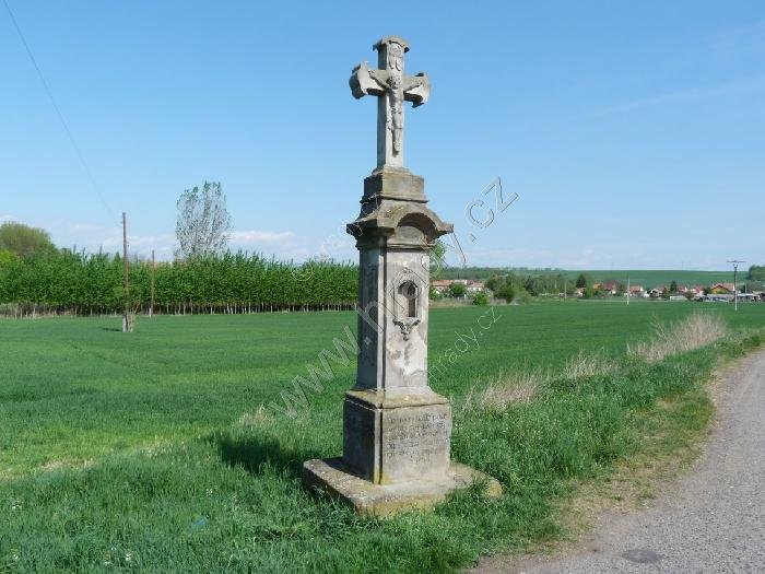 kamenný kříž