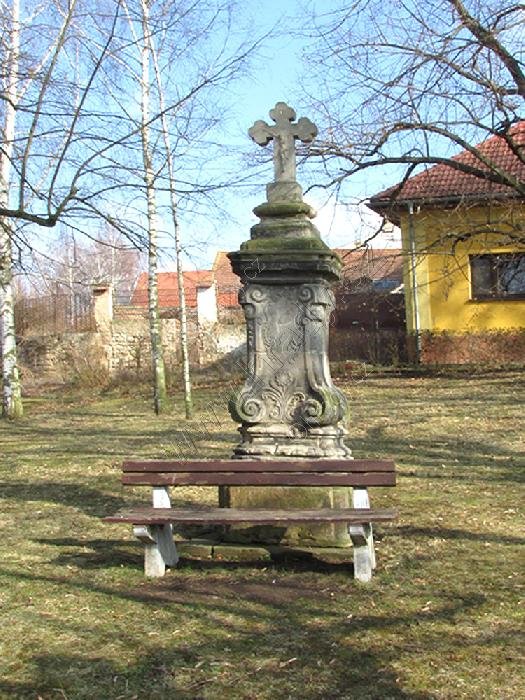 kamenný kříž