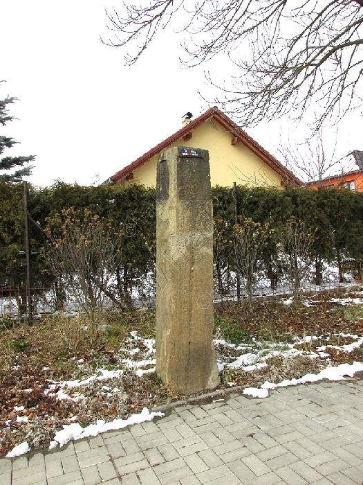 kamenný milník
