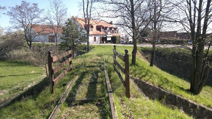 kamenný propustek koněspřežné dráhy České Budějovice - Linec