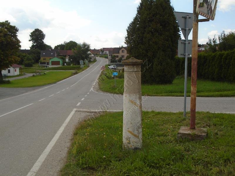 kamenný rozcestník