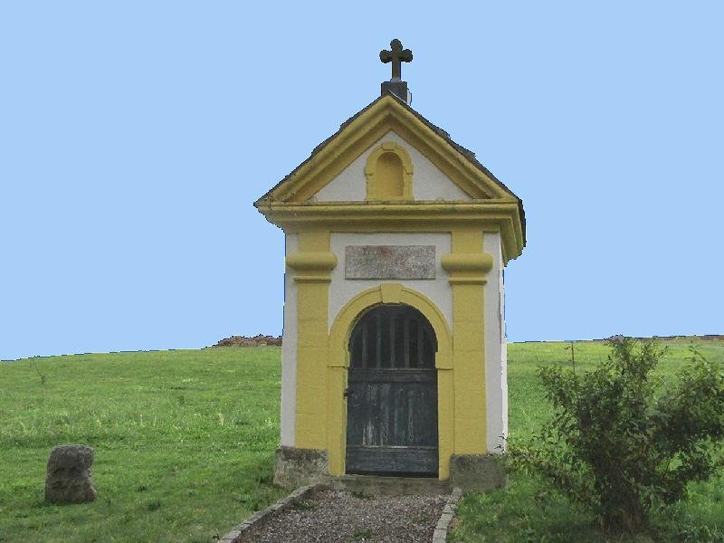 kaple Nejsvětější Trojice a sv. Jana Nepomuckého a křížový kámen