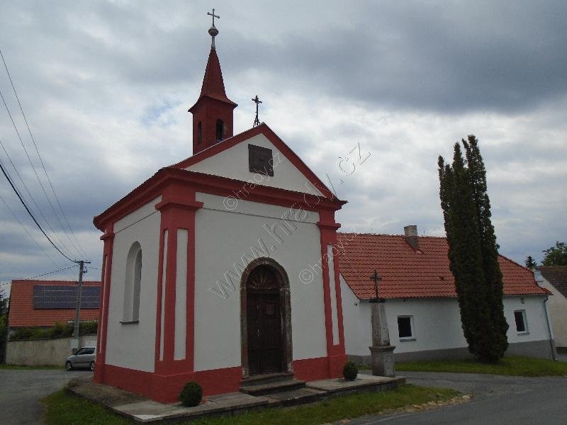 kaple s pamětním křížem