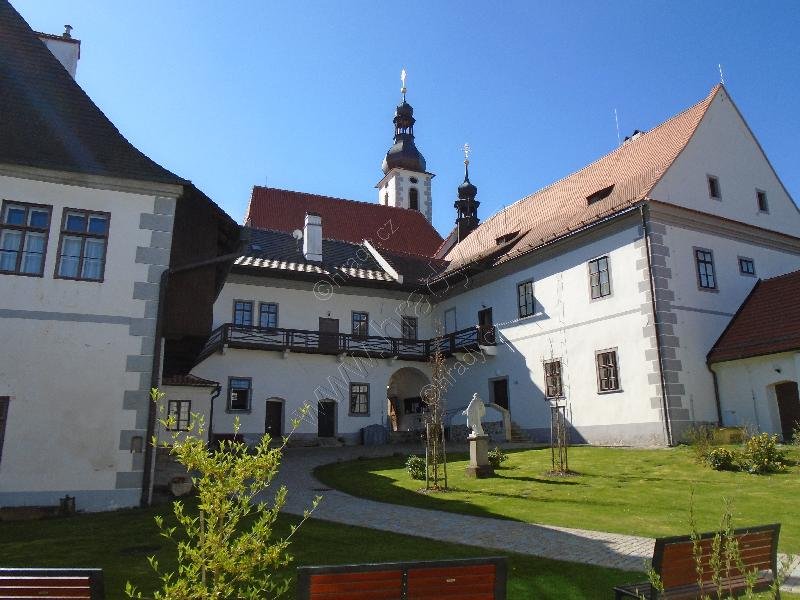 kaple sv. Jana Nepomuckého s kaplankou