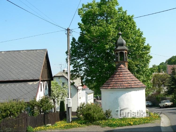 Kaple z r. 1806 pod památnou lípou