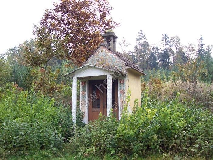 kaplička v Mokřinách