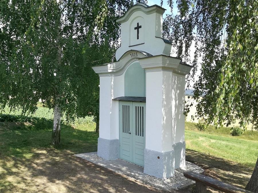 kaplička za hřbitovem