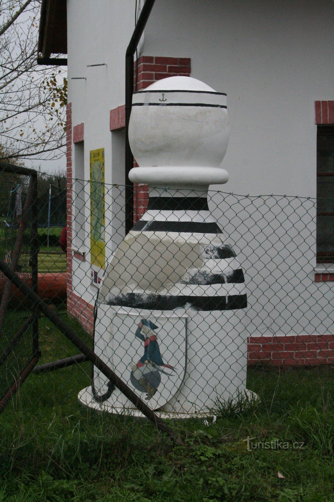 Karlštejnské šachy - Bílý pěšec Ořech