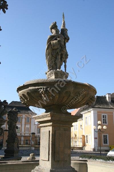 kašna se sochou sv. Floriána