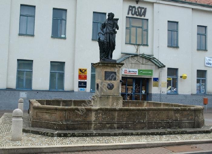 kašna se sochou Živěny