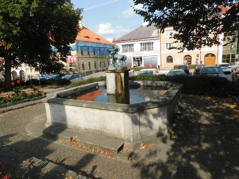 kašna se sousoším Nymfy a kentaura