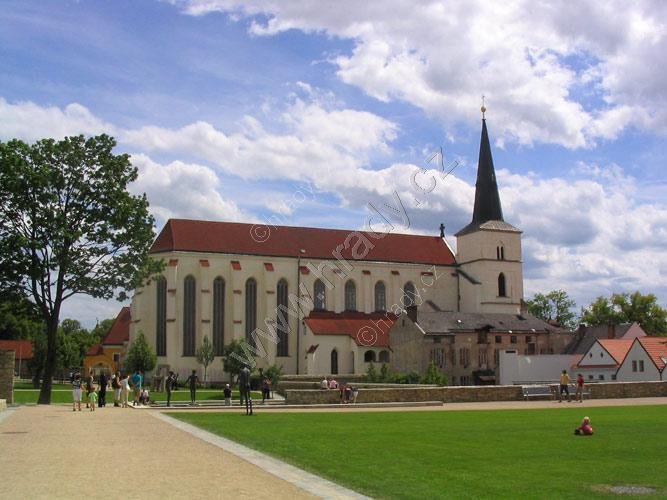klášter augustiniánů poustevníků s kostelem Povýšení sv. Kříže