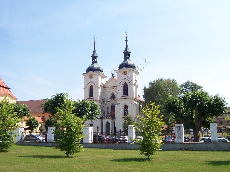 klášter benediktinů/premonstrátů s kostelem Narození Panny Marie
