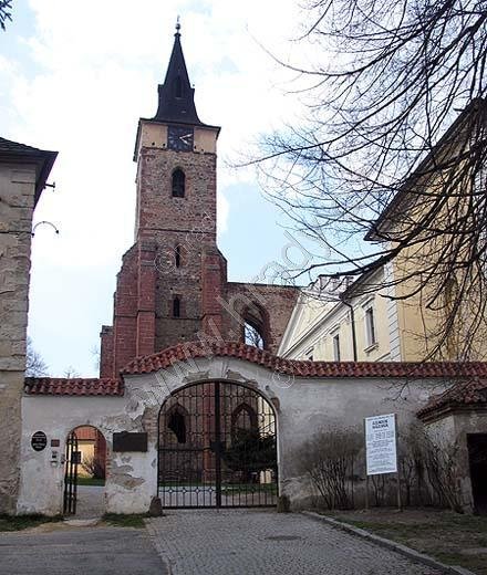 klášter benediktinů s kostelem Nanebevzetí Panny Marie a sv.  Jana Křtitele (sv. Prokopa)