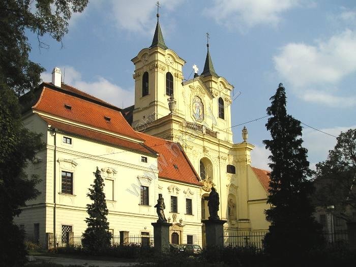klášter benediktinů s kostelem sv. Petra a Pavla