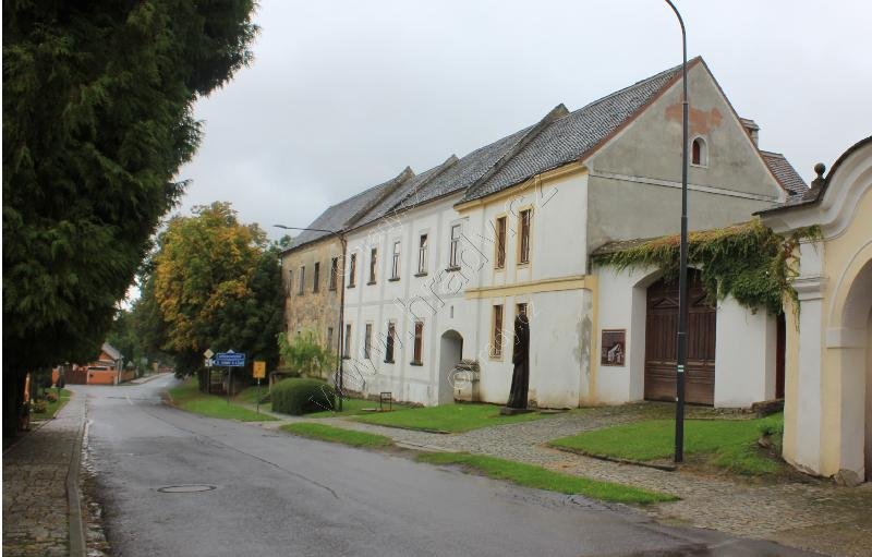 klášter bosých augustiniánů s kostelem sv. Mikuláše Tolentinského