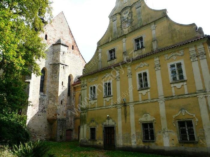 klášter cisterciaček Údolí Panny Marie s kostelem Nanebevzetí Panny Marie