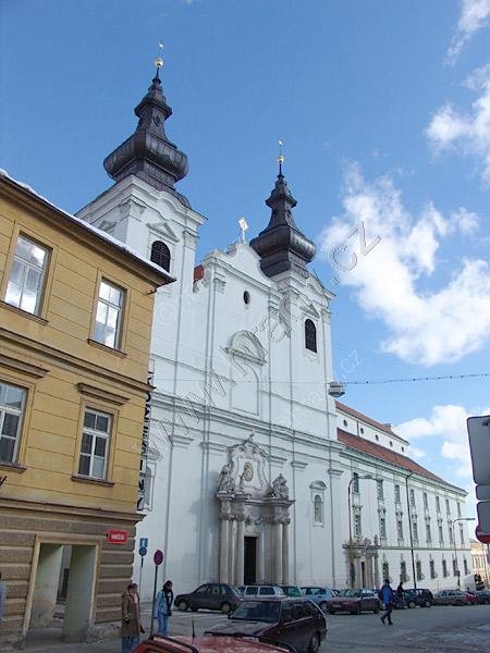 klášter dominikánů s kostelem sv. Kříže