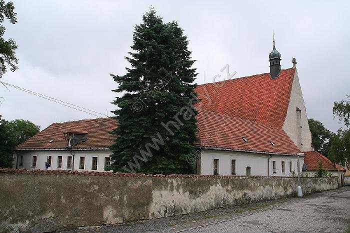 klášter františkánů s kostelem Nanebevzetí Panny Marie