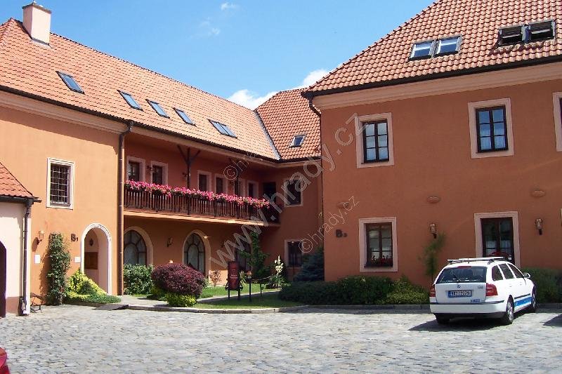 klášter františkánů se zaniklým kostelem Nejsvětější Trojice a kaplí sv. Kříže