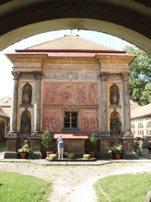 klášter kapucínů s kostelem sv. Vavřince a loretou