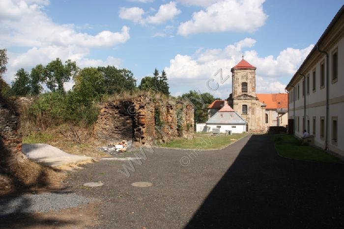 klášter karmelitánů s kostelem Jména Panny Marie