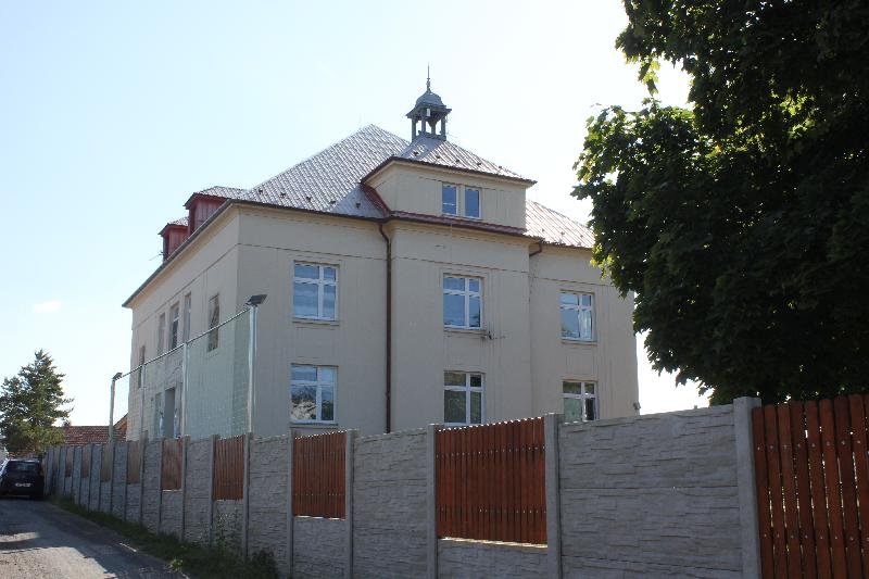 klášter Kongregace Dcer Božské lásky s kaplí sv. Josefa