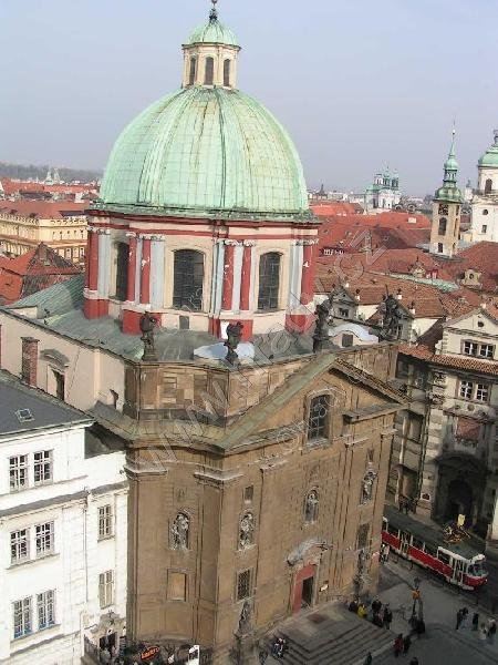 klášter křižovníků s červenou hvězdou s kostelem sv. Františka z Assisi