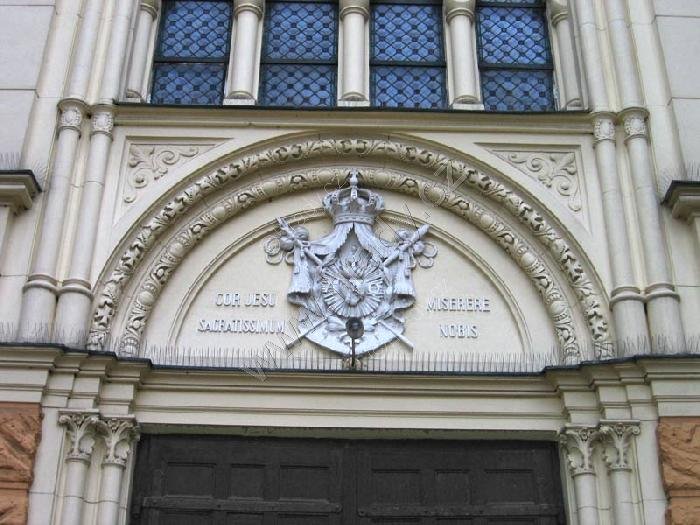 klášter řádu Dcer božské lásky s kaplí Božského Srdce Páně