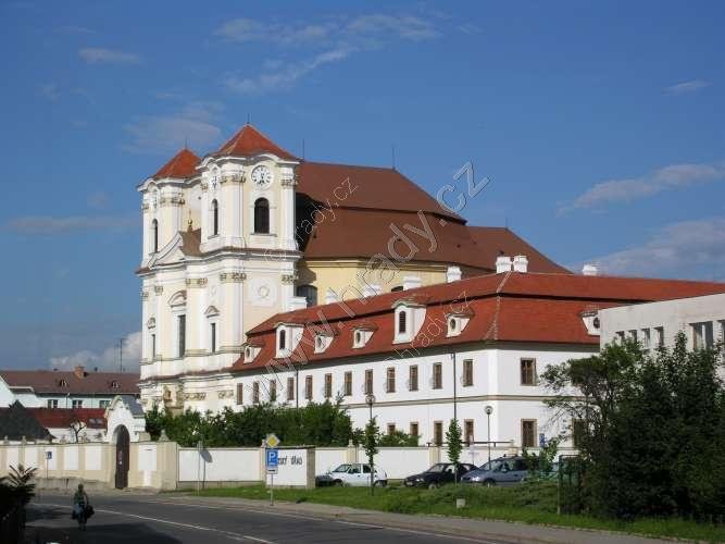 klášter servitů s kostelem sv. Andělů strážných