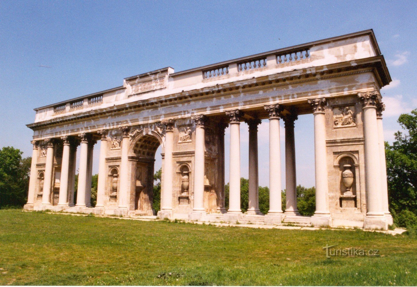 Kolonáda na Rajstně