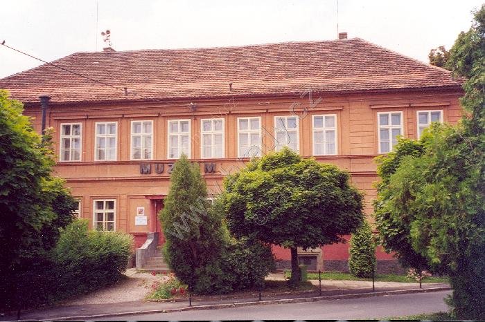 Komárov