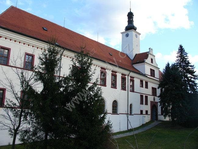 Komorní Hrádek