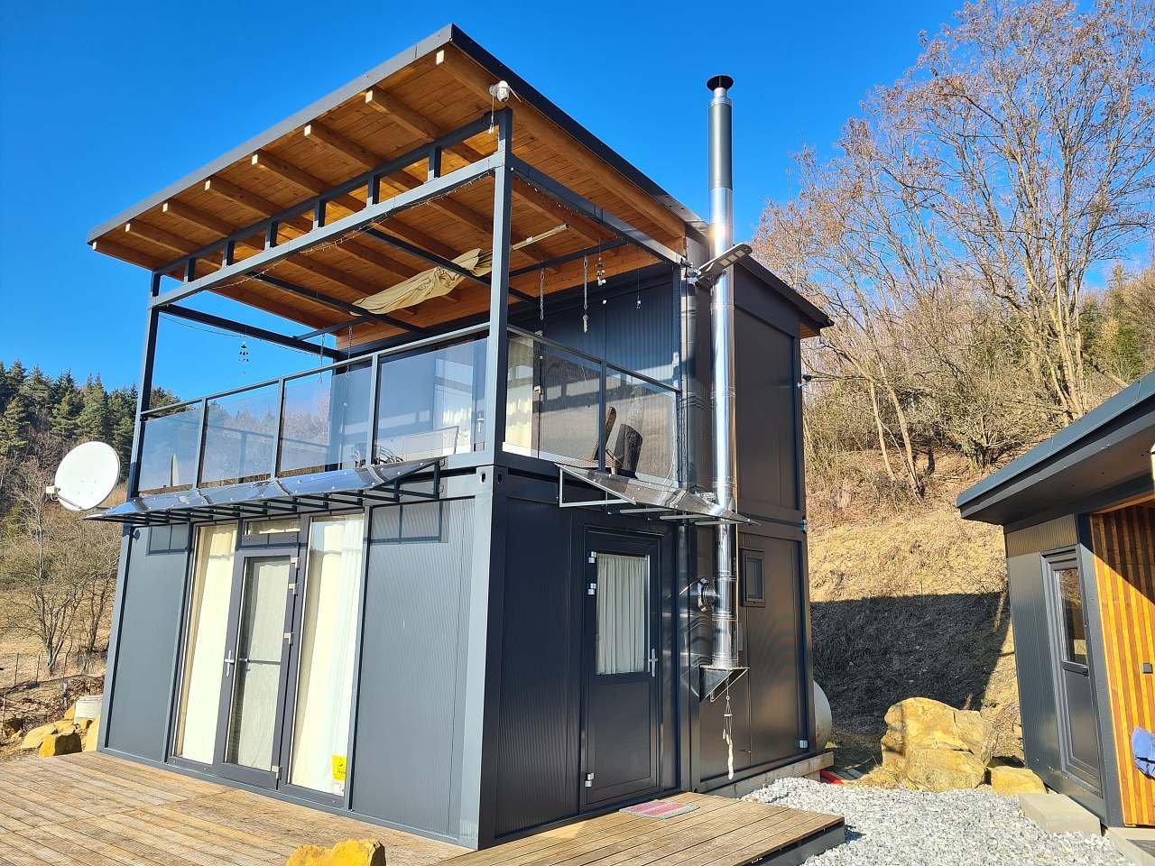 Kontajnerová chata so saunou a vírivkou