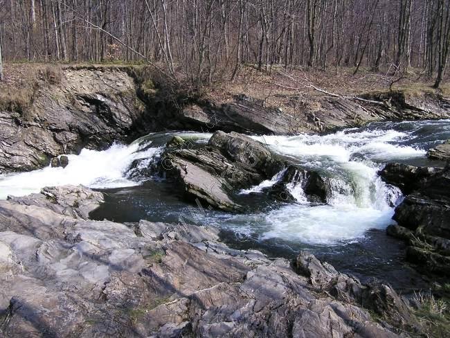 Koryto řeky Ostravice - peřeje