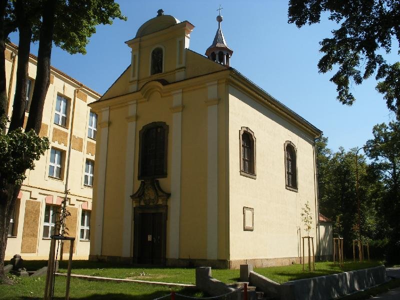 kostel sv. Anny se zvonicí