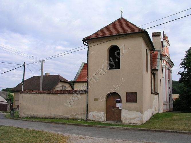 kostel sv. Kateřiny Alexandrijské a bývalá fara