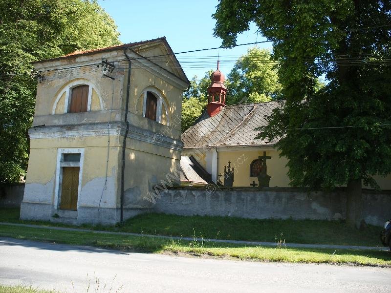 kostel sv. Matouše se zvonicí