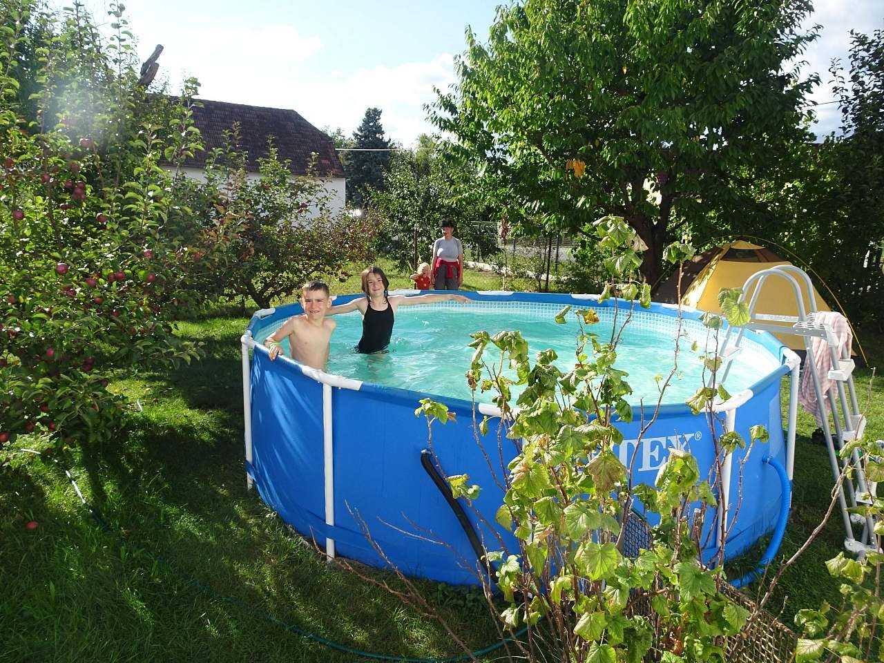 Koupačka na zahradě