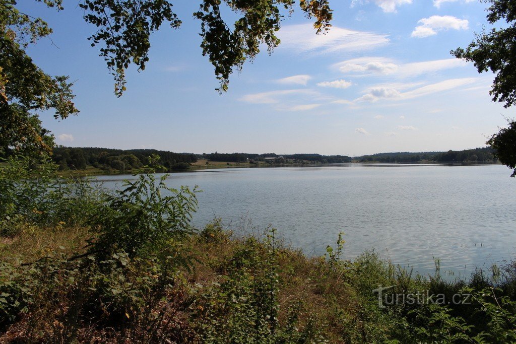 Kozčínský rybník, pohled z hráze
