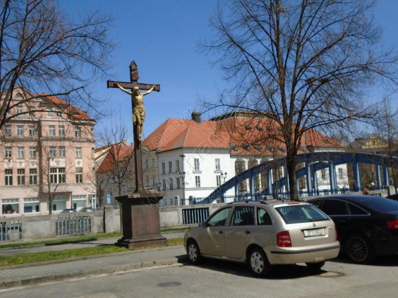 kříž na Zátkově nábřeží