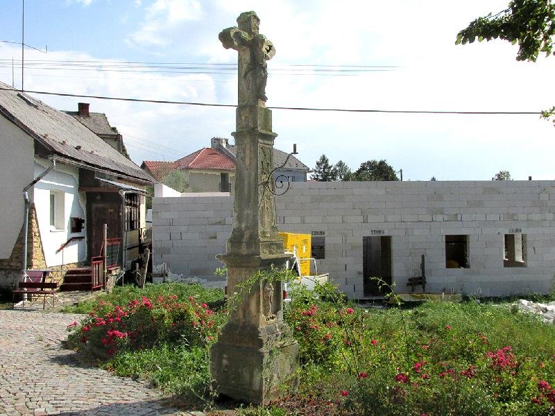 kříž u rotundy