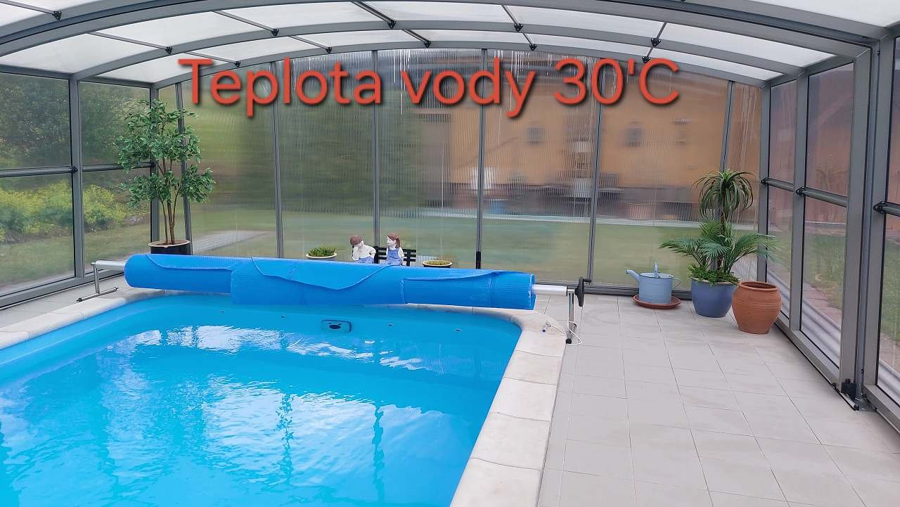 Krytý a vyhřívaný bazén