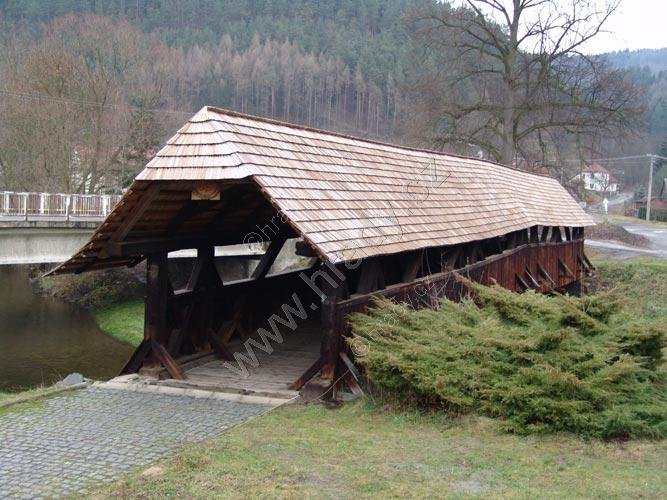 krytý trámový most