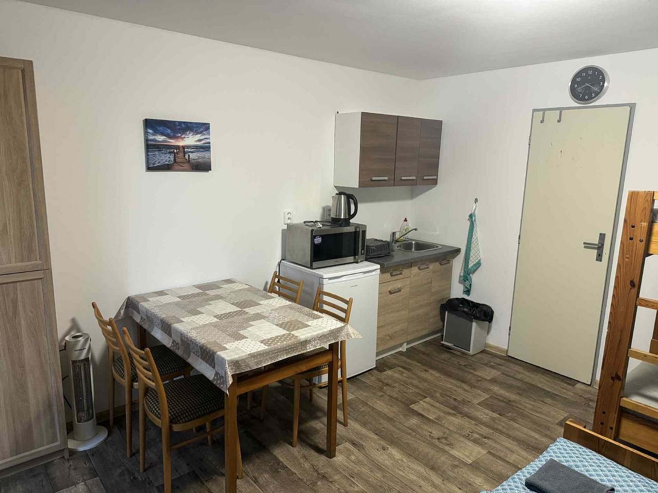 Kuchyňský kout - plně  vybavený