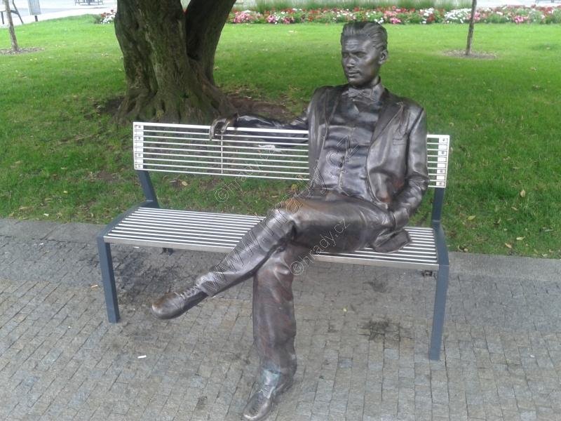 lavička Jiřího Wolkera