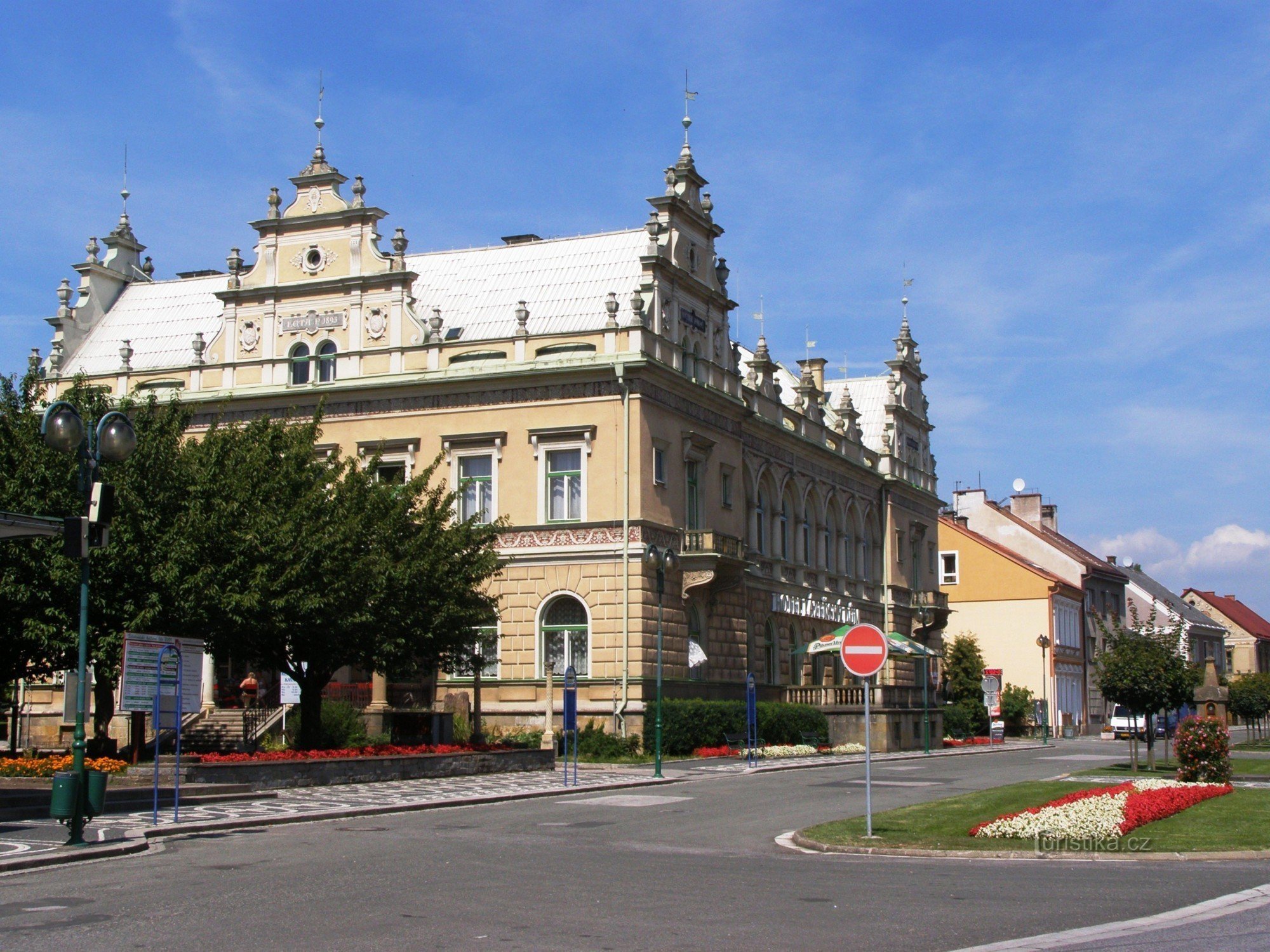 Lázně Bělohrad - Náměsti K. V. Raise