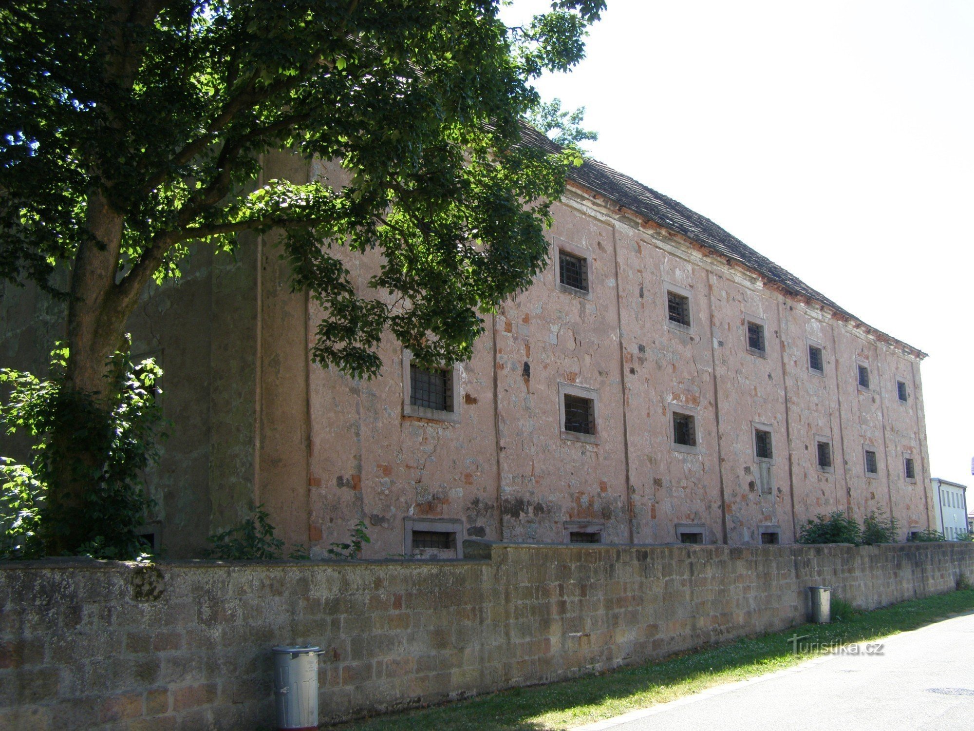 Lázně Bělohrad - zámecká sýpka